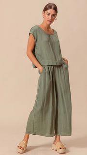 Textured Woven Wide Leg Pants w/Pockets