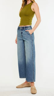 Mid Rise Loose Barrel Leg Jean
