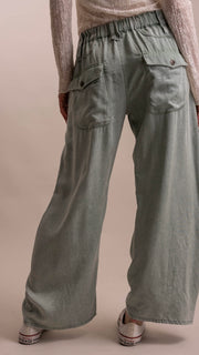Multi-Cargo Ruched Leg Pants