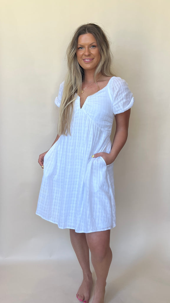 V-Wire Puff Sleeve Tie Back Dress